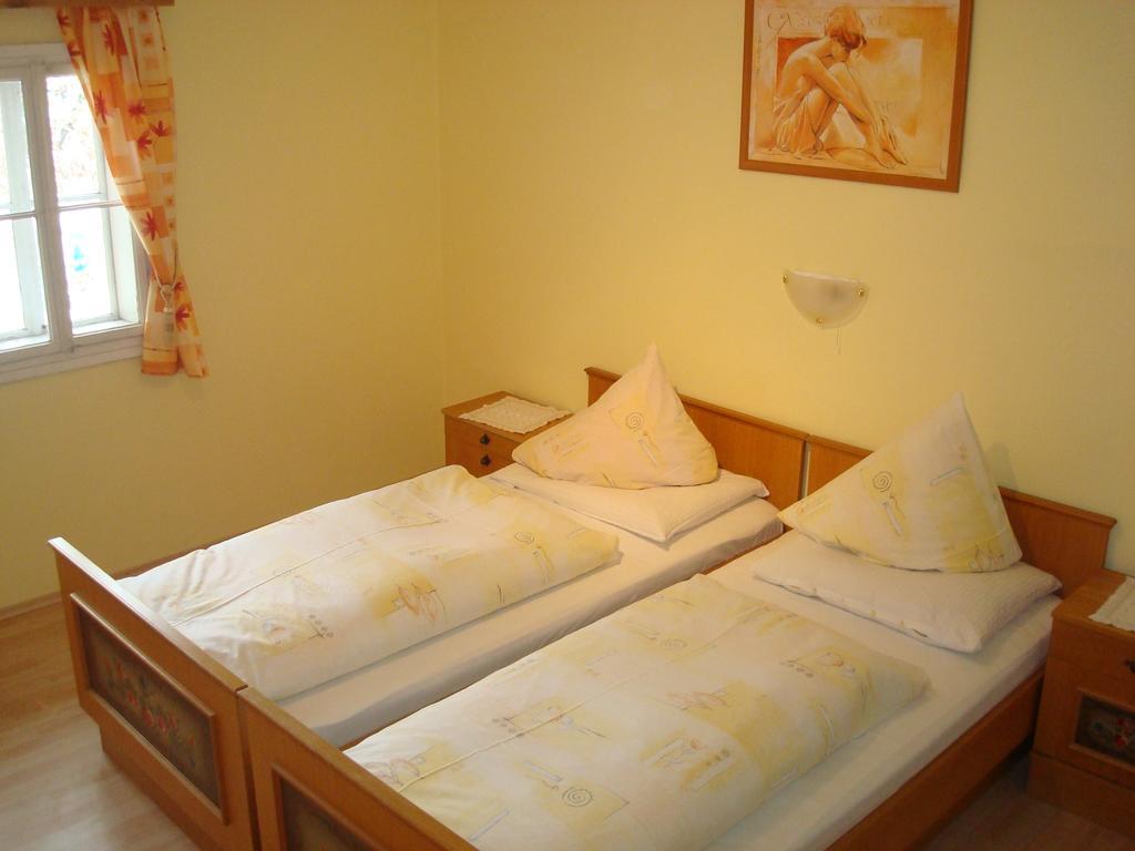 Gaestehaus-Pension Bendler Kirchdorf in Tirol Room photo